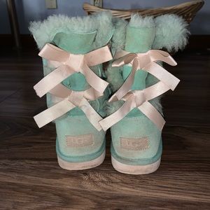 TEAL AND WHITE UGG BAILEY BOW